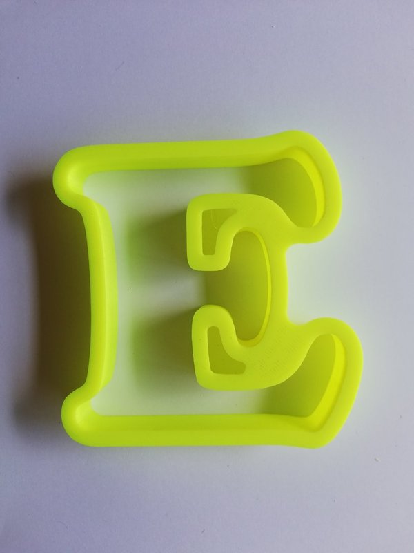 Cortador de galletas letra "E"